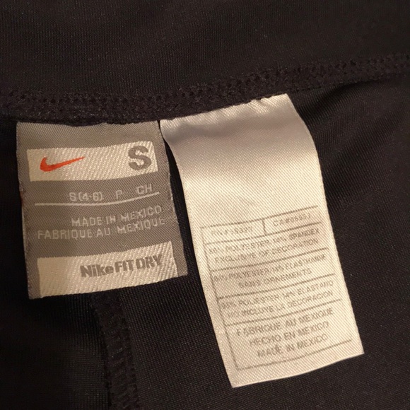 Nike FitDry Black Workout Crop Pants Small - Picture 3 of 3